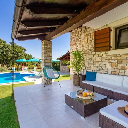 Lavantina Villa Peresiji