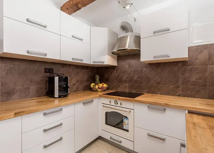 Lavantina Villa Peresiji